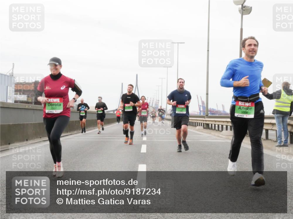 03.10.2025 - Köhlbrandbrückenlauf Matties Gatica Varas http://msf.ph/oto/9187234 03.10.2025 15:49:32 Position 3 7207, 9566 meine-sportfotos.de