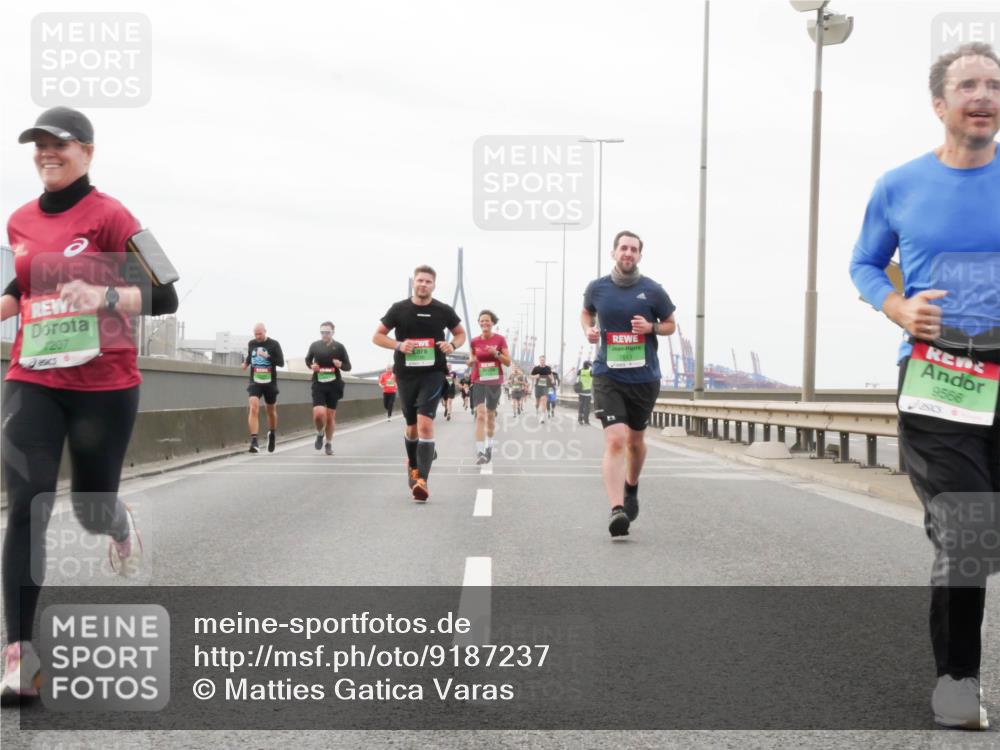 03.10.2025 - Köhlbrandbrückenlauf Matties Gatica Varas http://msf.ph/oto/9187237 03.10.2025 15:49:32 Position 3 7207, 9566 meine-sportfotos.de