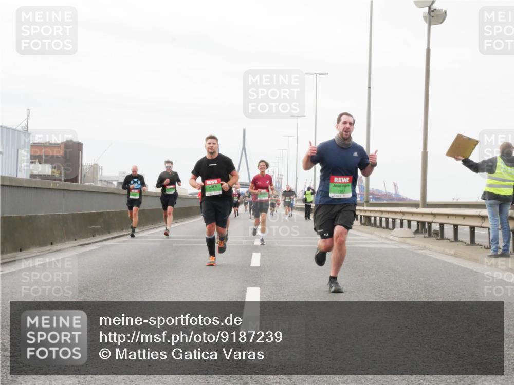 03.10.2025 - Köhlbrandbrückenlauf Matties Gatica Varas http://msf.ph/oto/9187239 03.10.2025 15:49:33 Position 3  meine-sportfotos.de