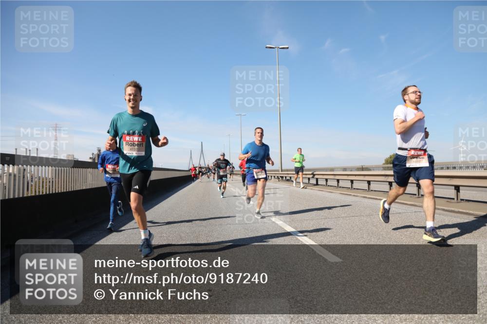 03.10.2025 - Köhlbrandbrückenlauf Yannick Fuchs http://msf.ph/oto/9187240 03.10.2025 11:45:46 Position 3 2025, 4137, 6097 meine-sportfotos.de