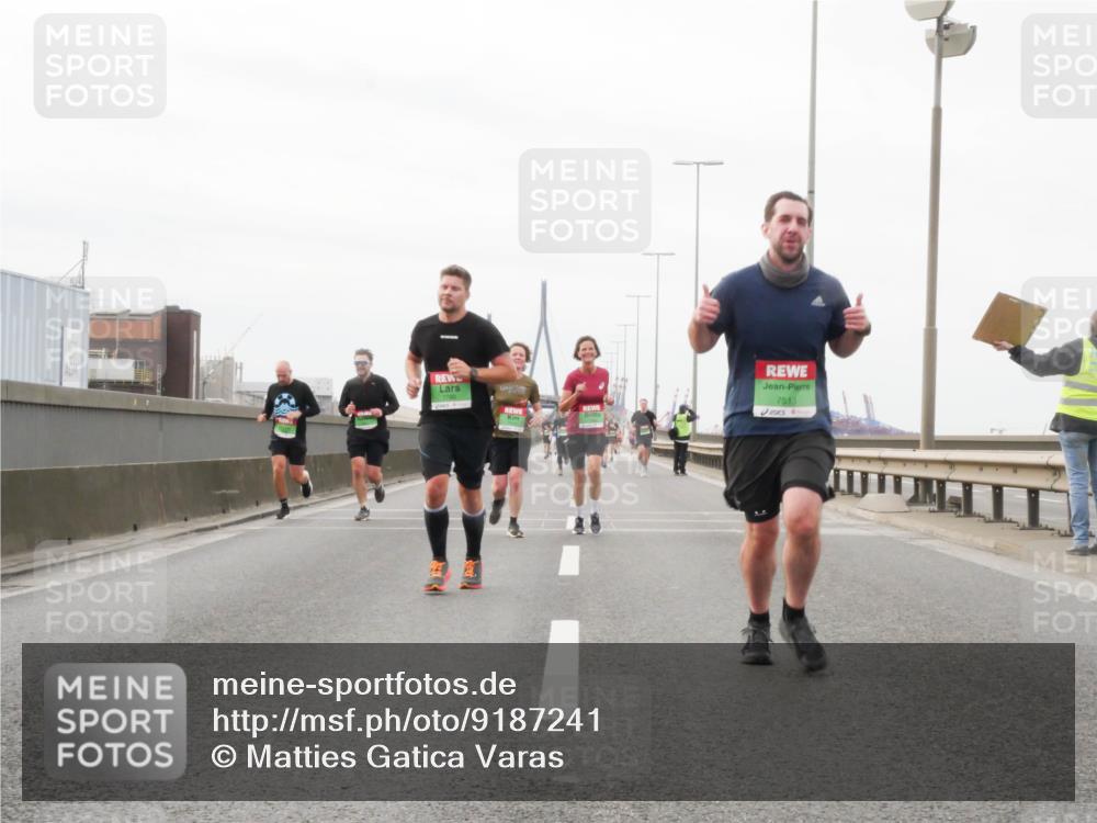 03.10.2025 - Köhlbrandbrückenlauf Matties Gatica Varas http://msf.ph/oto/9187241 03.10.2025 15:49:33 Position 3  meine-sportfotos.de