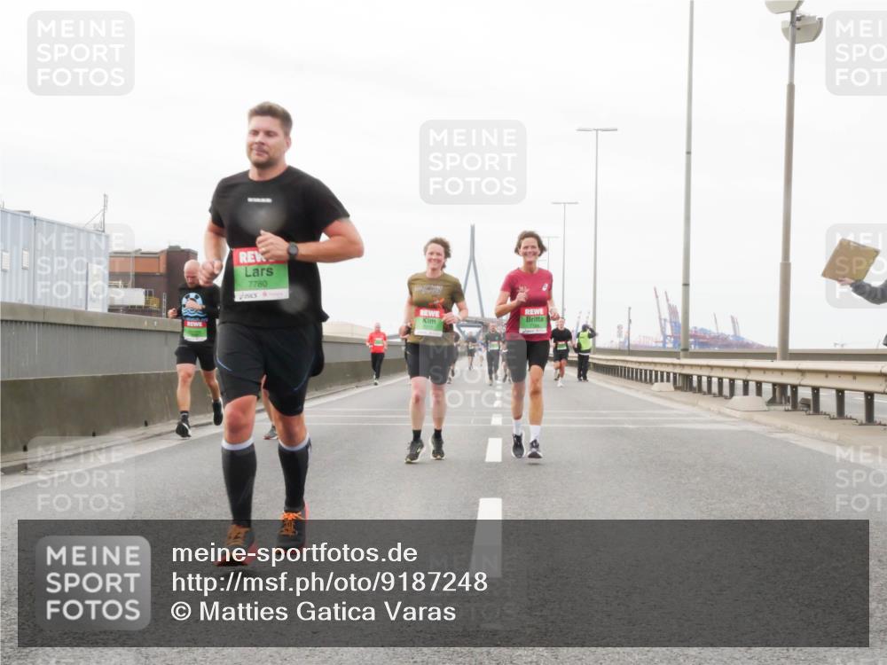 03.10.2025 - Köhlbrandbrückenlauf Matties Gatica Varas http://msf.ph/oto/9187248 03.10.2025 15:49:35 Position 3 7780 meine-sportfotos.de