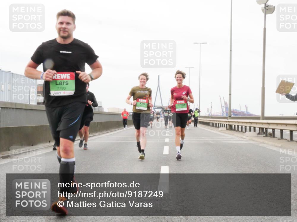 03.10.2025 - Köhlbrandbrückenlauf Matties Gatica Varas http://msf.ph/oto/9187249 03.10.2025 15:49:35 Position 3 7780 meine-sportfotos.de