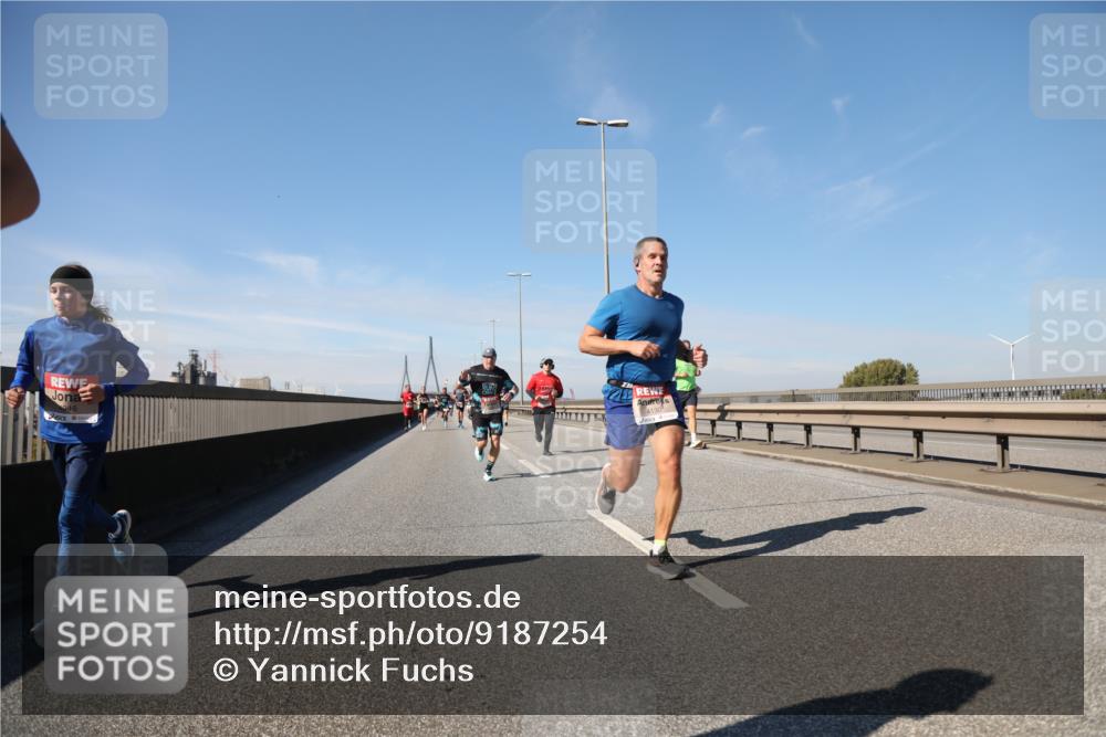 03.10.2025 - Köhlbrandbrückenlauf Yannick Fuchs http://msf.ph/oto/9187254 03.10.2025 11:45:46 Position 3 4946, 4130 meine-sportfotos.de