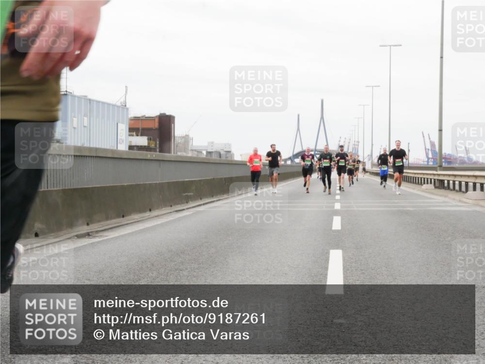 03.10.2025 - Köhlbrandbrückenlauf Matties Gatica Varas http://msf.ph/oto/9187261 03.10.2025 15:49:38 Position 3  meine-sportfotos.de