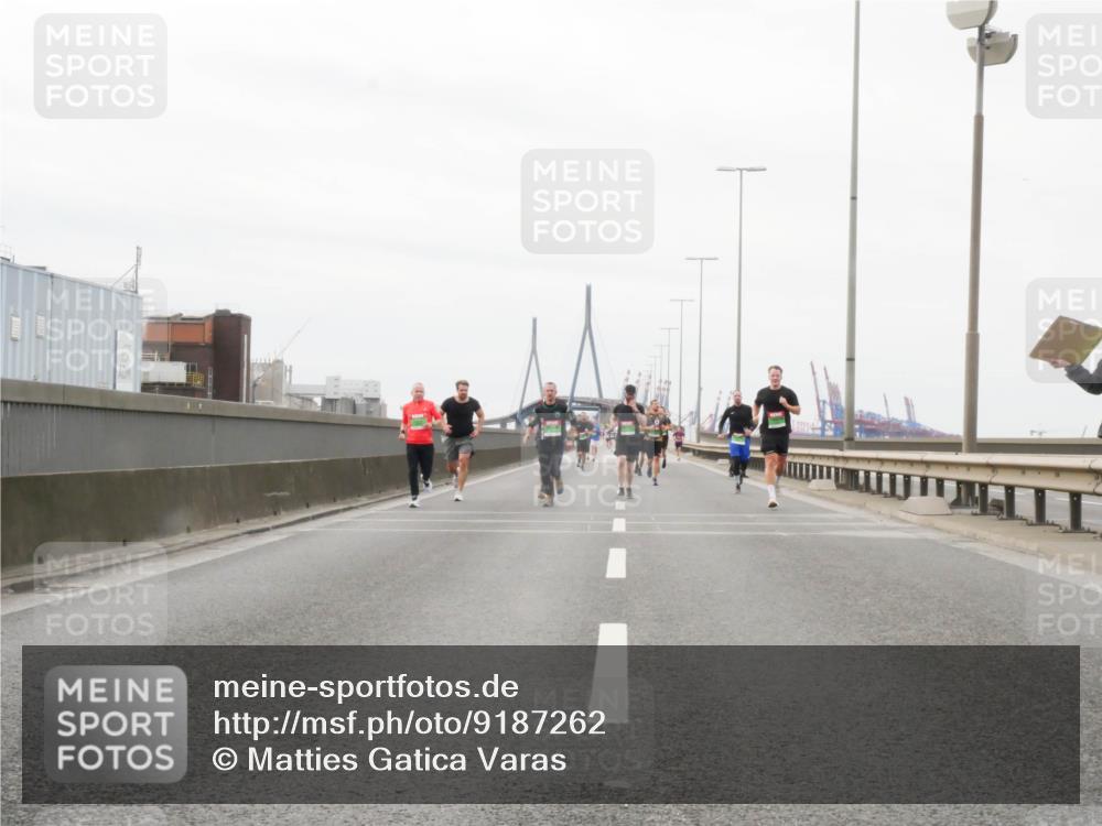 03.10.2025 - Köhlbrandbrückenlauf Matties Gatica Varas http://msf.ph/oto/9187262 03.10.2025 15:49:39 Position 3  meine-sportfotos.de
