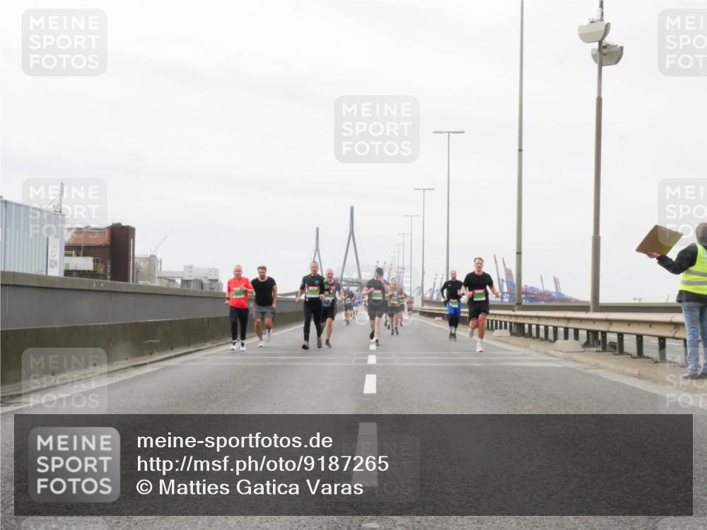 03.10.2025 - Köhlbrandbrückenlauf Matties Gatica Varas http://msf.ph/oto/9187265 03.10.2025 15:49:39 Position 3  meine-sportfotos.de