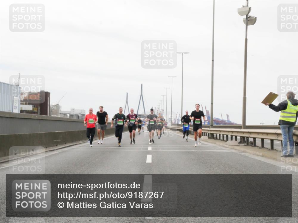 03.10.2025 - Köhlbrandbrückenlauf Matties Gatica Varas http://msf.ph/oto/9187267 03.10.2025 15:49:40 Position 3  meine-sportfotos.de
