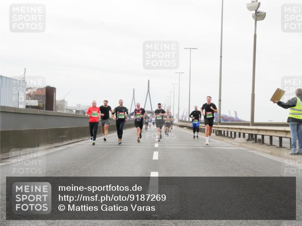 03.10.2025 - Köhlbrandbrückenlauf Matties Gatica Varas http://msf.ph/oto/9187269 03.10.2025 15:49:40 Position 3  meine-sportfotos.de