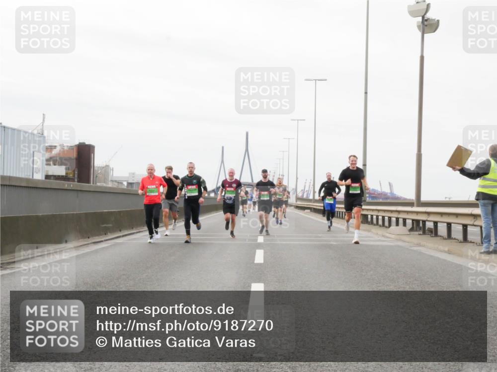 03.10.2025 - Köhlbrandbrückenlauf Matties Gatica Varas http://msf.ph/oto/9187270 03.10.2025 15:49:41 Position 3  meine-sportfotos.de