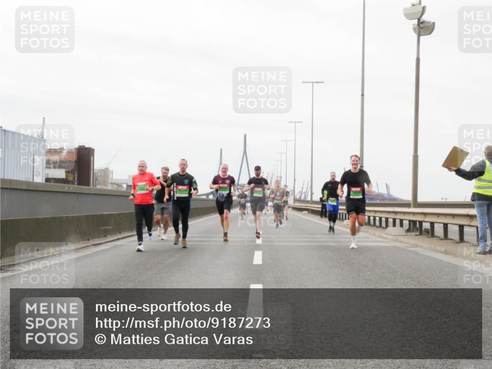 03.10.2025 - Köhlbrandbrückenlauf Matties Gatica Varas http://msf.ph/oto/9187273 03.10.2025 15:49:41 Position 3  meine-sportfotos.de