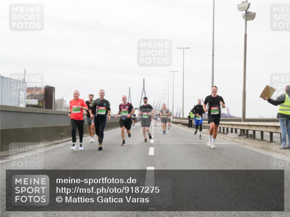 03.10.2025 - Köhlbrandbrückenlauf Matties Gatica Varas http://msf.ph/oto/9187275 03.10.2025 15:49:42 Position 3  meine-sportfotos.de
