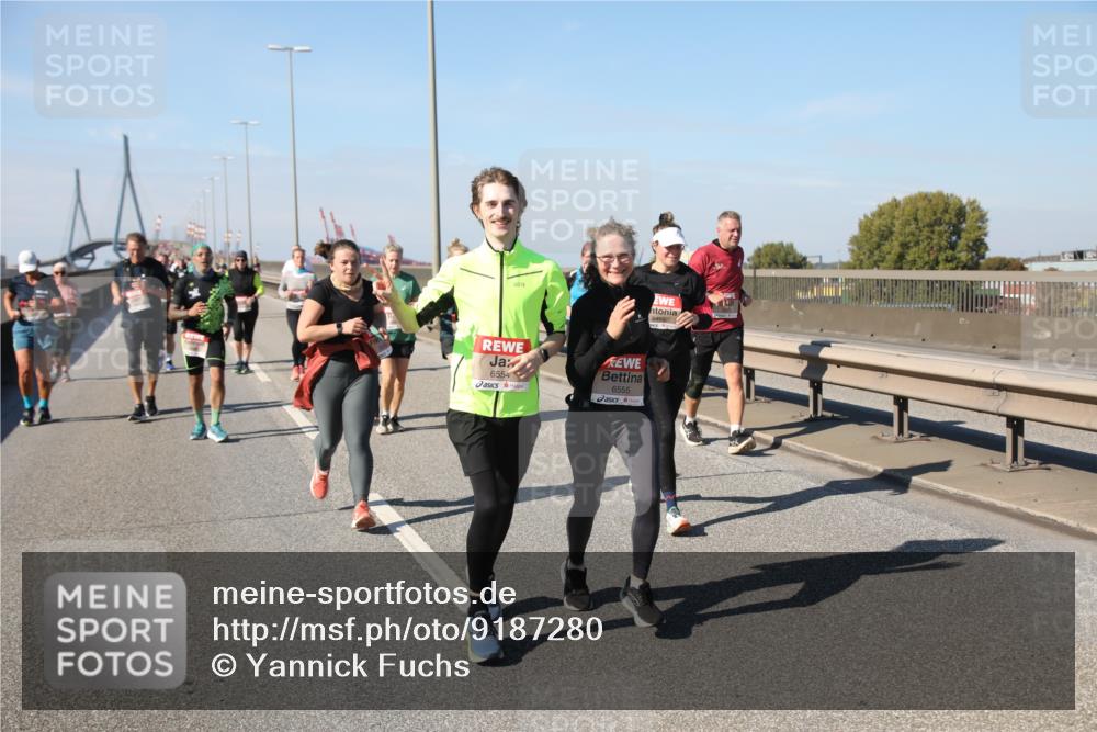 03.10.2025 - Köhlbrandbrückenlauf Yannick Fuchs http://msf.ph/oto/9187280 03.10.2025 12:06:33 Position 3 6554, 6555 meine-sportfotos.de