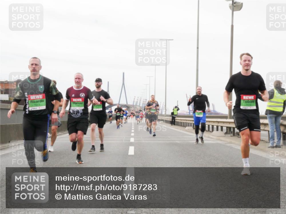 03.10.2025 - Köhlbrandbrückenlauf Matties Gatica Varas http://msf.ph/oto/9187283 03.10.2025 15:49:44 Position 3 7611, 7473 meine-sportfotos.de