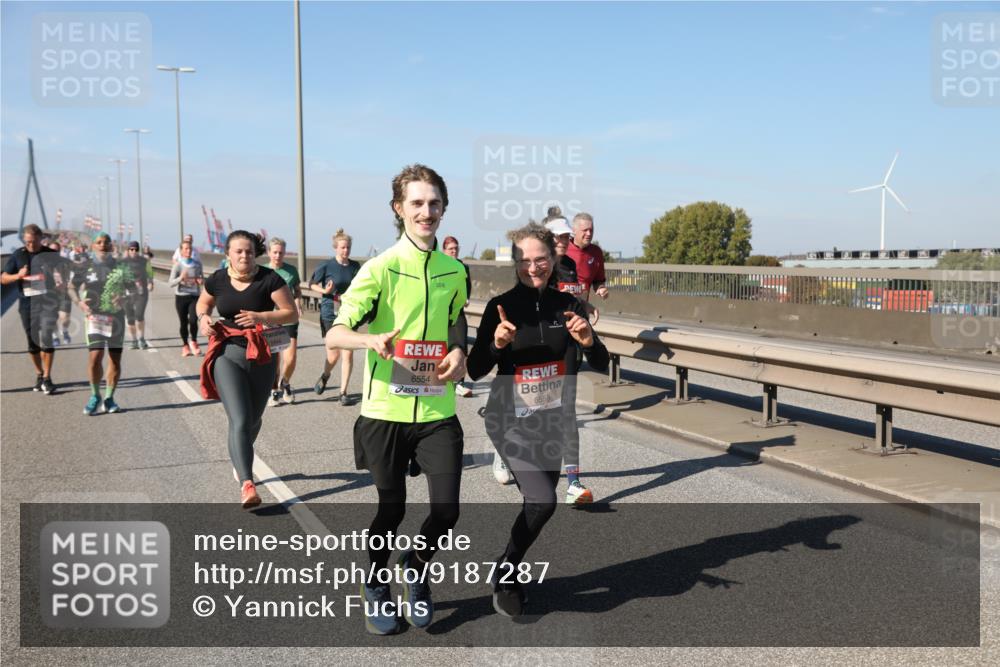 03.10.2025 - Köhlbrandbrückenlauf Yannick Fuchs http://msf.ph/oto/9187287 03.10.2025 12:06:33 Position 3 6554, 6555 meine-sportfotos.de