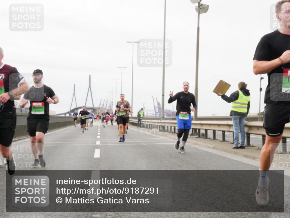 03.10.2025 - Köhlbrandbrückenlauf Matties Gatica Varas http://msf.ph/oto/9187291 03.10.2025 15:49:45 Position 3  meine-sportfotos.de