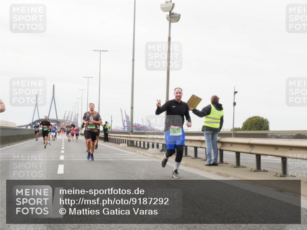 03.10.2025 - Köhlbrandbrückenlauf Matties Gatica Varas http://msf.ph/oto/9187292 03.10.2025 15:49:45 Position 3  meine-sportfotos.de