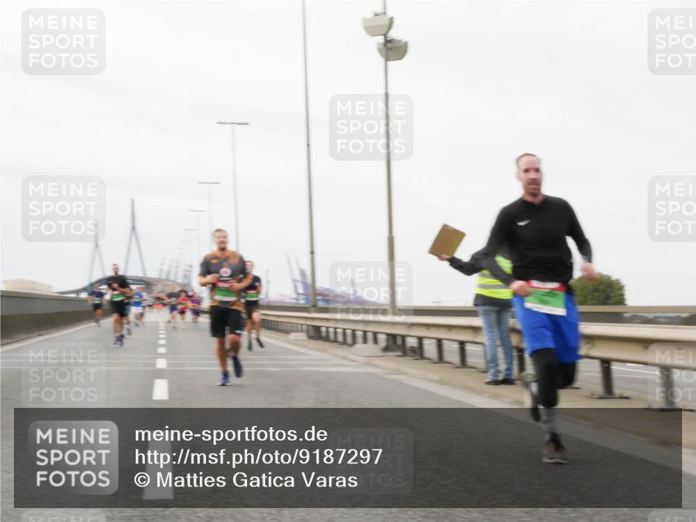 03.10.2025 - Köhlbrandbrückenlauf Matties Gatica Varas http://msf.ph/oto/9187297 03.10.2025 15:49:46 Position 3  meine-sportfotos.de