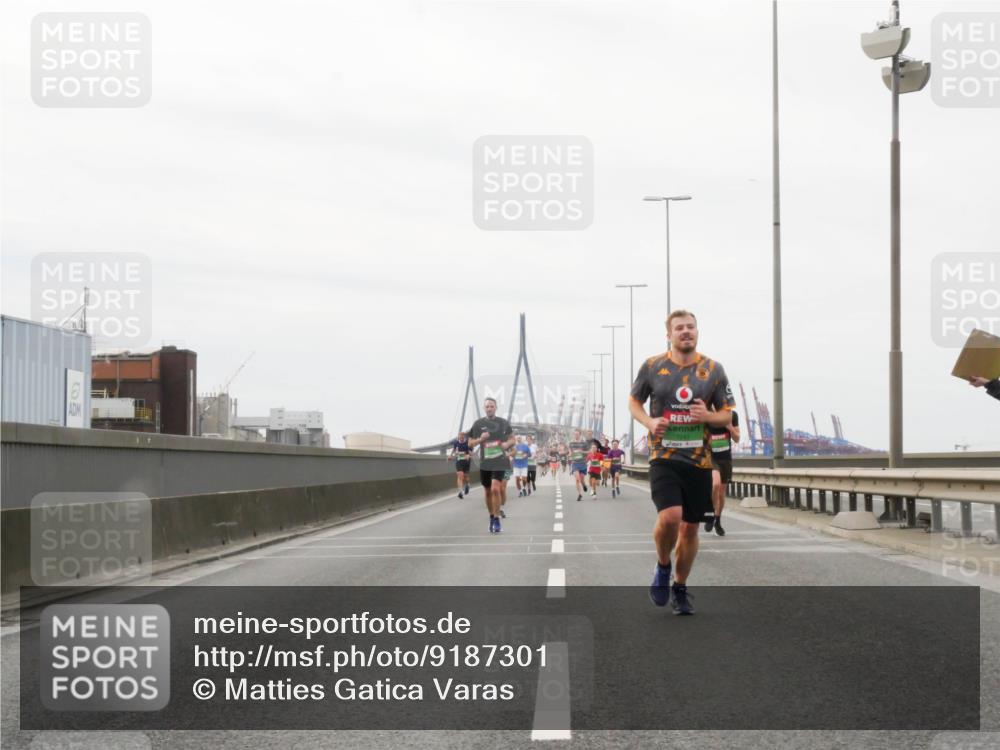 03.10.2025 - Köhlbrandbrückenlauf Matties Gatica Varas http://msf.ph/oto/9187301 03.10.2025 15:49:47 Position 3  meine-sportfotos.de