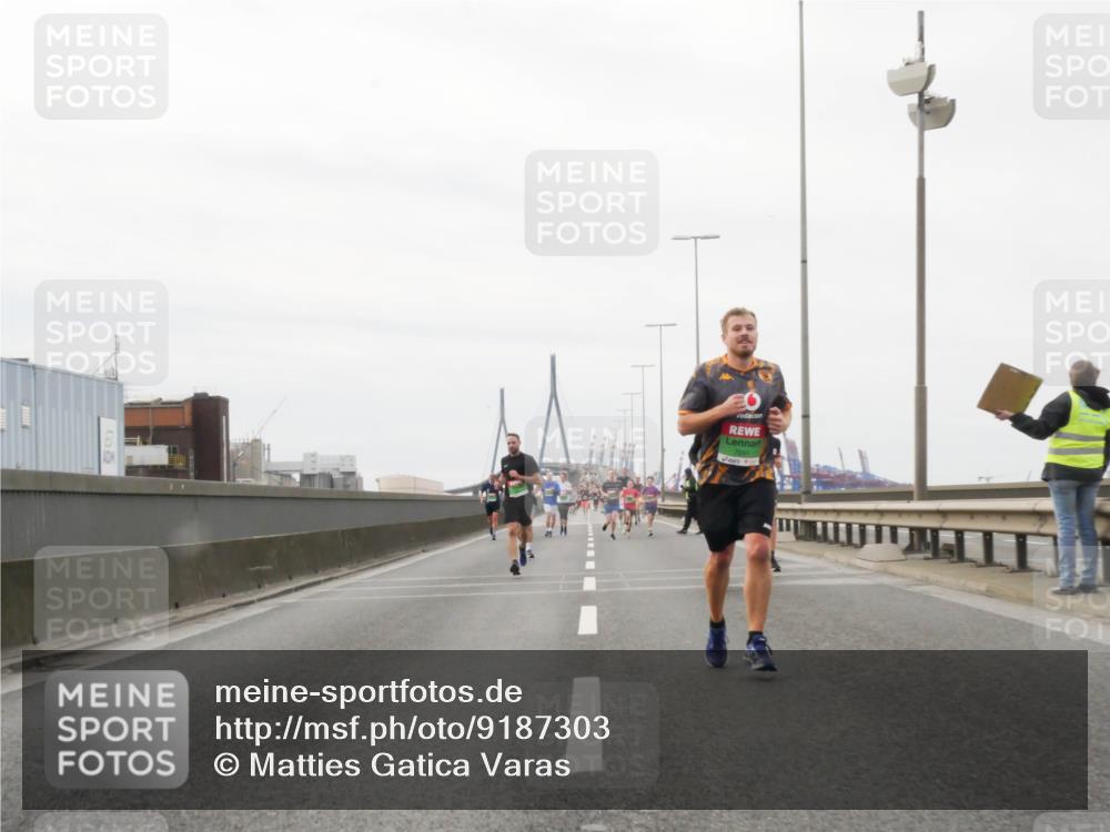 03.10.2025 - Köhlbrandbrückenlauf Matties Gatica Varas http://msf.ph/oto/9187303 03.10.2025 15:49:48 Position 3  meine-sportfotos.de