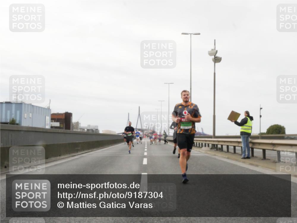03.10.2025 - Köhlbrandbrückenlauf Matties Gatica Varas http://msf.ph/oto/9187304 03.10.2025 15:49:48 Position 3  meine-sportfotos.de