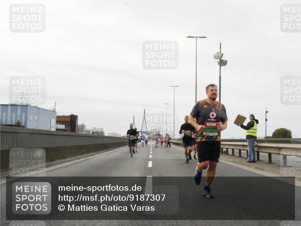 03.10.2025 - Köhlbrandbrückenlauf Matties Gatica Varas http://msf.ph/oto/9187307 03.10.2025 15:49:49 Position 3  meine-sportfotos.de