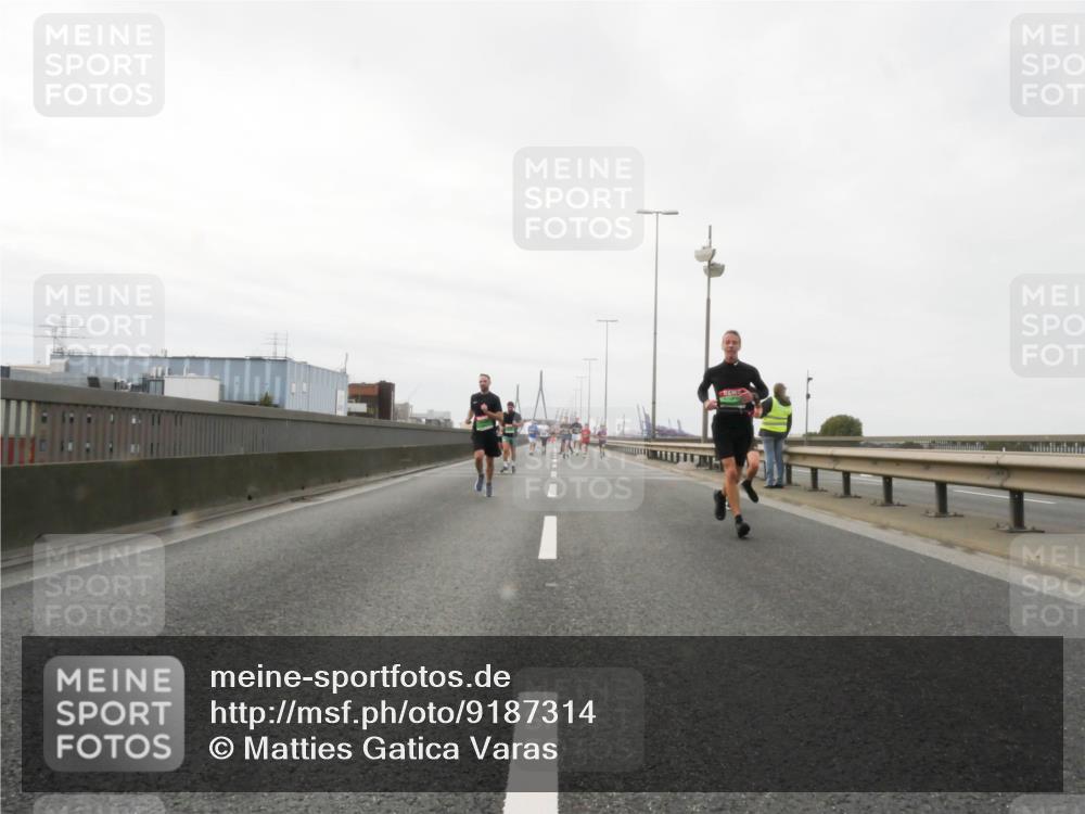 03.10.2025 - Köhlbrandbrückenlauf Matties Gatica Varas http://msf.ph/oto/9187314 03.10.2025 15:49:51 Position 3  meine-sportfotos.de