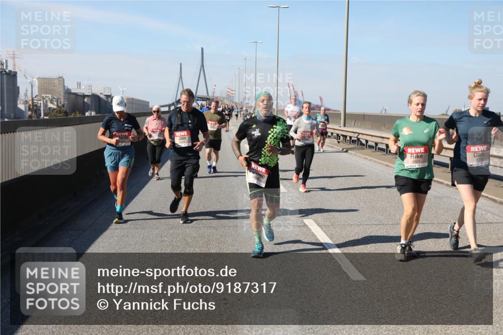 03.10.2025 - Köhlbrandbrückenlauf Yannick Fuchs http://msf.ph/oto/9187317 03.10.2025 12:06:35 Position 3 5624, 4921 meine-sportfotos.de