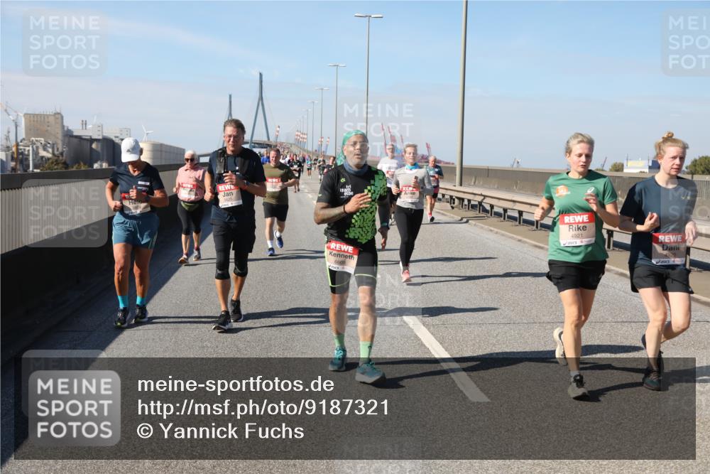 03.10.2025 - Köhlbrandbrückenlauf Yannick Fuchs http://msf.ph/oto/9187321 03.10.2025 12:06:35 Position 3 5625, 6608, 4921, 4920 meine-sportfotos.de