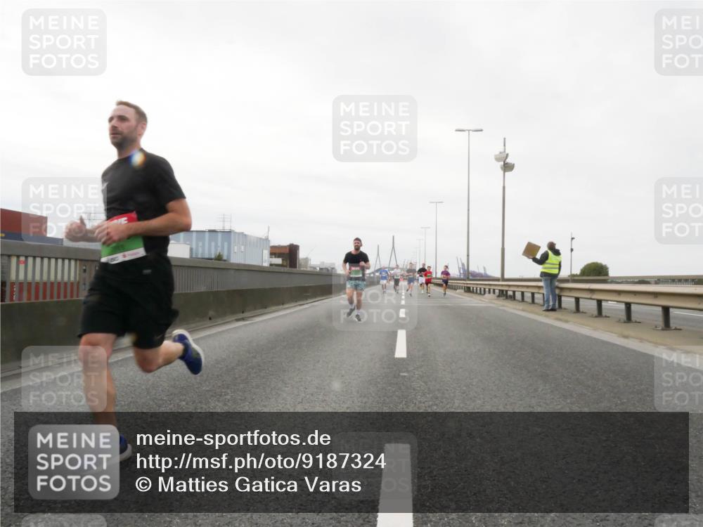 03.10.2025 - Köhlbrandbrückenlauf Matties Gatica Varas http://msf.ph/oto/9187324 03.10.2025 15:49:53 Position 3  meine-sportfotos.de