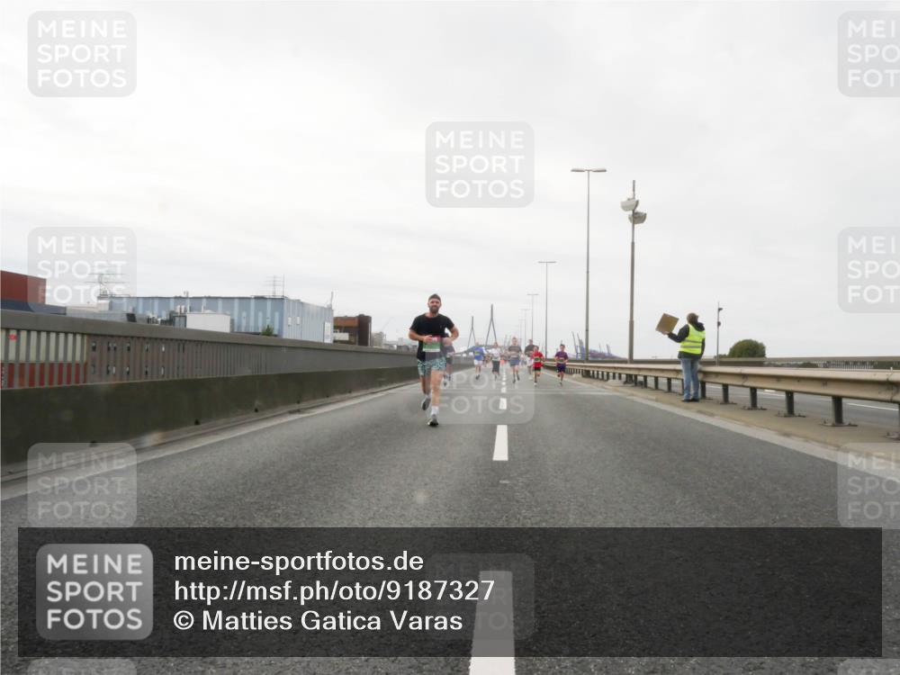 03.10.2025 - Köhlbrandbrückenlauf Matties Gatica Varas http://msf.ph/oto/9187327 03.10.2025 15:49:53 Position 3  meine-sportfotos.de