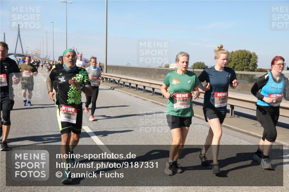 03.10.2025 - Köhlbrandbrückenlauf Yannick Fuchs http://msf.ph/oto/9187331 03.10.2025 12:06:36 Position 3 6608, 4921, 4920 meine-sportfotos.de