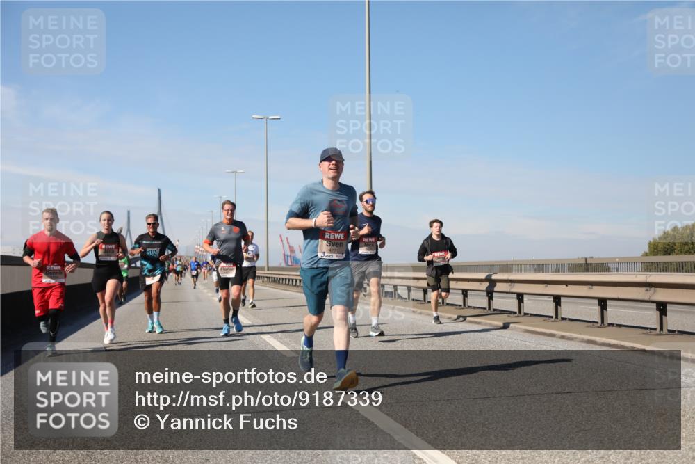 03.10.2025 - Köhlbrandbrückenlauf Yannick Fuchs http://msf.ph/oto/9187339 03.10.2025 11:45:51 Position 3 4271 meine-sportfotos.de