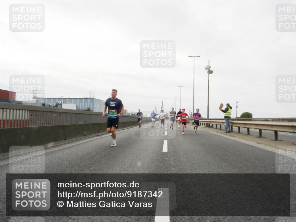 03.10.2025 - Köhlbrandbrückenlauf Matties Gatica Varas http://msf.ph/oto/9187342 03.10.2025 15:49:56 Position 3  meine-sportfotos.de
