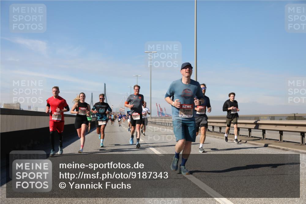 03.10.2025 - Köhlbrandbrückenlauf Yannick Fuchs http://msf.ph/oto/9187343 03.10.2025 11:45:52 Position 3 4271 meine-sportfotos.de