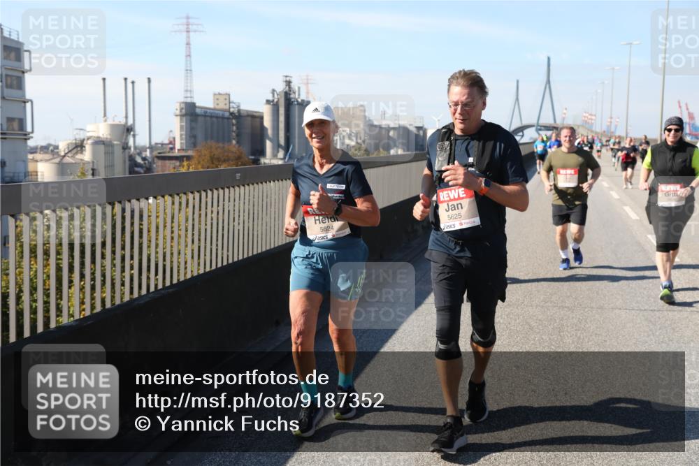03.10.2025 - Köhlbrandbrückenlauf Yannick Fuchs http://msf.ph/oto/9187352 03.10.2025 12:06:37 Position 3 5624, 5625 meine-sportfotos.de