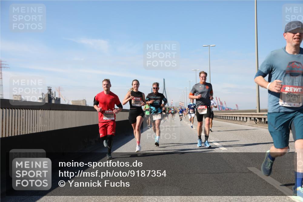 03.10.2025 - Köhlbrandbrückenlauf Yannick Fuchs http://msf.ph/oto/9187354 03.10.2025 11:45:52 Position 3 4271 meine-sportfotos.de