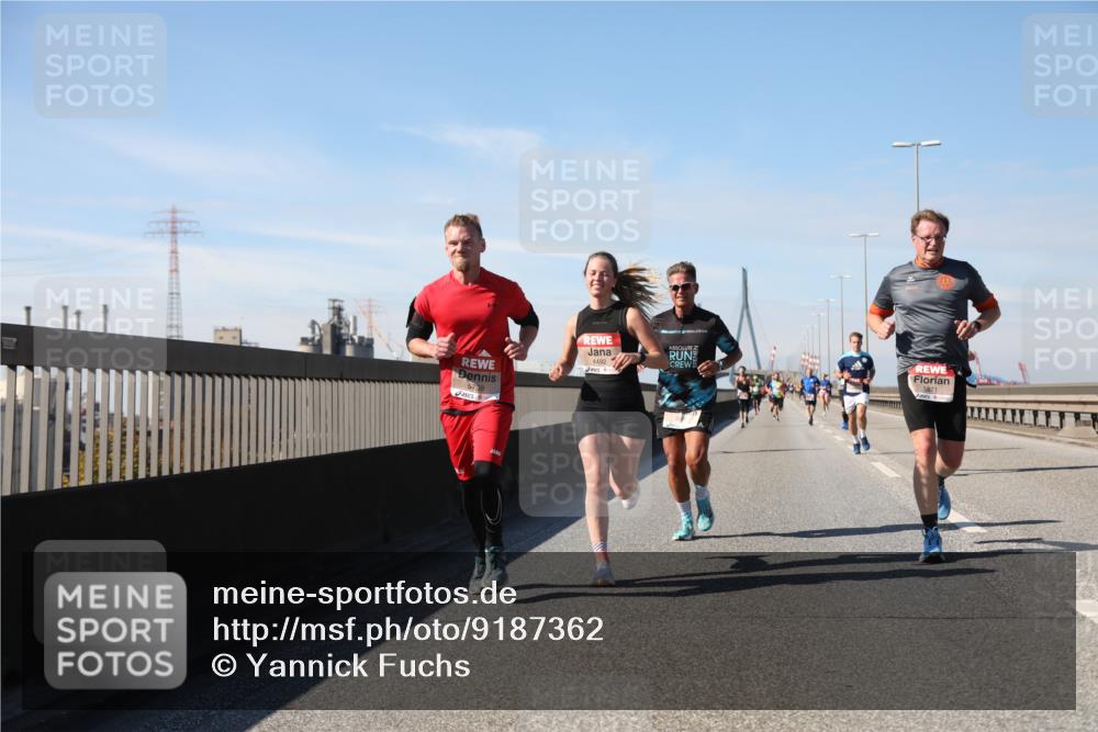 03.10.2025 - Köhlbrandbrückenlauf Yannick Fuchs http://msf.ph/oto/9187362 03.10.2025 11:45:53 Position 3 1300, 4492, 5871, 573 meine-sportfotos.de