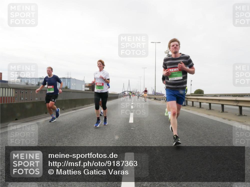 03.10.2025 - Köhlbrandbrückenlauf Matties Gatica Varas http://msf.ph/oto/9187363 03.10.2025 15:50:01 Position 3 7560 meine-sportfotos.de