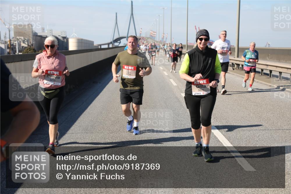 03.10.2025 - Köhlbrandbrückenlauf Yannick Fuchs http://msf.ph/oto/9187369 03.10.2025 12:06:38 Position 3 6219, 6759, 5626 meine-sportfotos.de