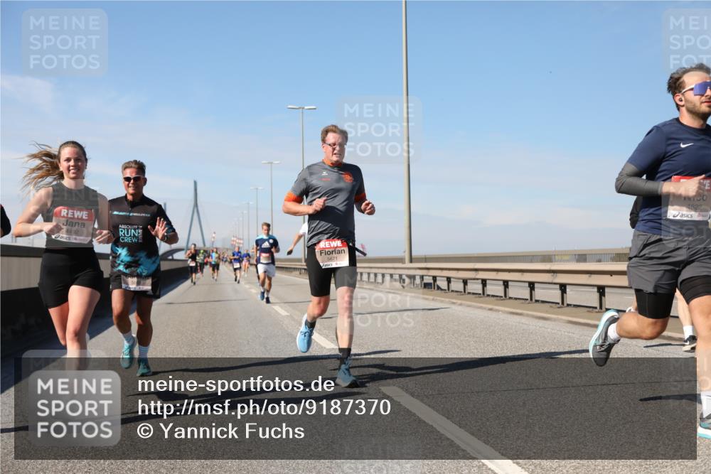03.10.2025 - Köhlbrandbrückenlauf Yannick Fuchs http://msf.ph/oto/9187370 03.10.2025 11:45:53 Position 3 4492, 5671, 4622 meine-sportfotos.de
