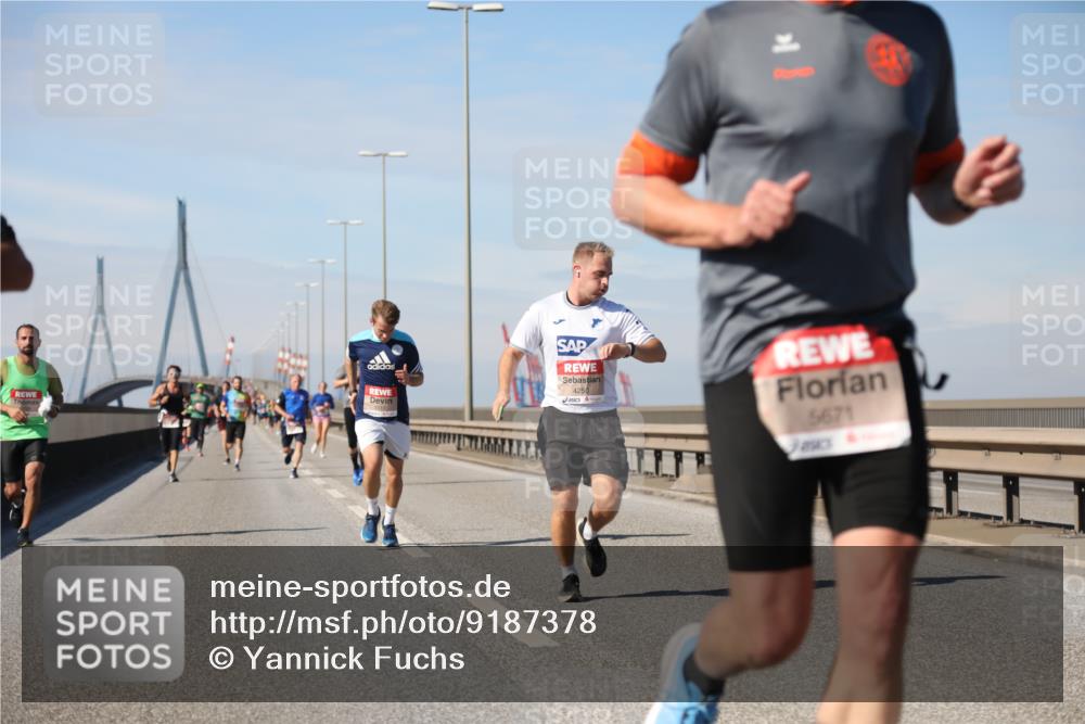 03.10.2025 - Köhlbrandbrückenlauf Yannick Fuchs http://msf.ph/oto/9187378 03.10.2025 11:45:54 Position 3 4250, 5671 meine-sportfotos.de