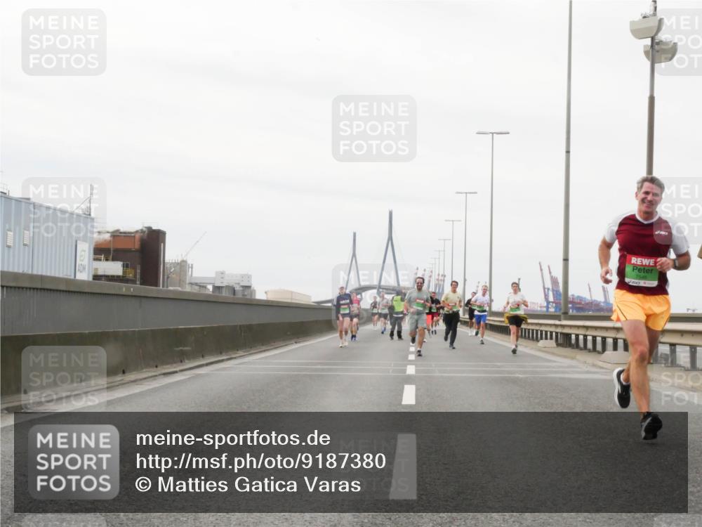 03.10.2025 - Köhlbrandbrückenlauf Matties Gatica Varas http://msf.ph/oto/9187380 03.10.2025 15:50:05 Position 3  meine-sportfotos.de