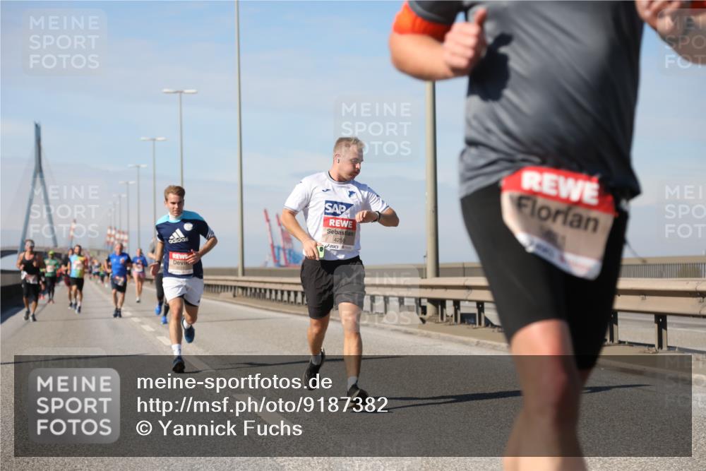 03.10.2025 - Köhlbrandbrückenlauf Yannick Fuchs http://msf.ph/oto/9187382 03.10.2025 11:45:54 Position 3 4250 meine-sportfotos.de