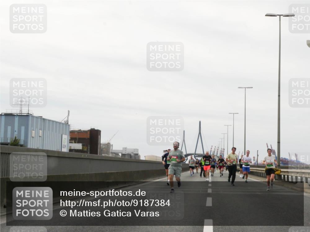 03.10.2025 - Köhlbrandbrückenlauf Matties Gatica Varas http://msf.ph/oto/9187384 03.10.2025 15:50:07 Position 3  meine-sportfotos.de