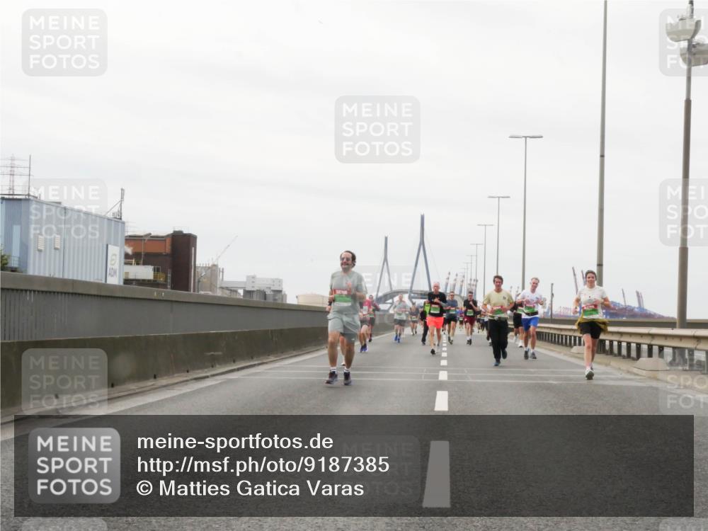 03.10.2025 - Köhlbrandbrückenlauf Matties Gatica Varas http://msf.ph/oto/9187385 03.10.2025 15:50:08 Position 3  meine-sportfotos.de