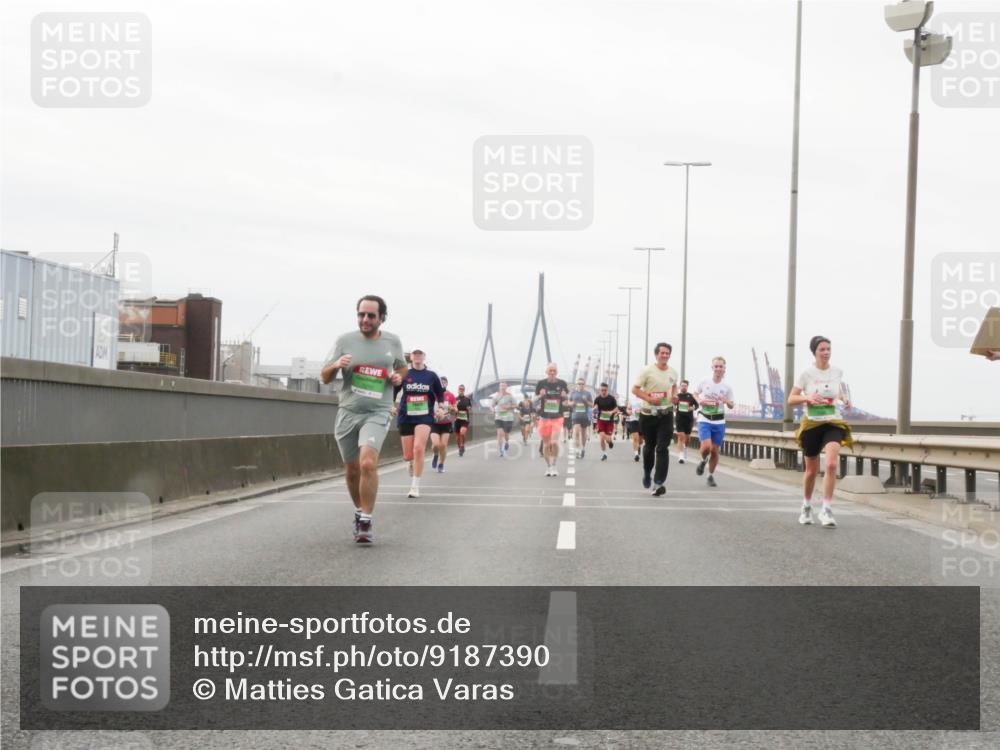 03.10.2025 - Köhlbrandbrückenlauf Matties Gatica Varas http://msf.ph/oto/9187390 03.10.2025 15:50:09 Position 3  meine-sportfotos.de