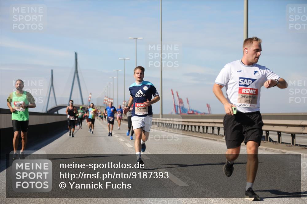 03.10.2025 - Köhlbrandbrückenlauf Yannick Fuchs http://msf.ph/oto/9187393 03.10.2025 11:45:55 Position 3 5011, 4250 meine-sportfotos.de