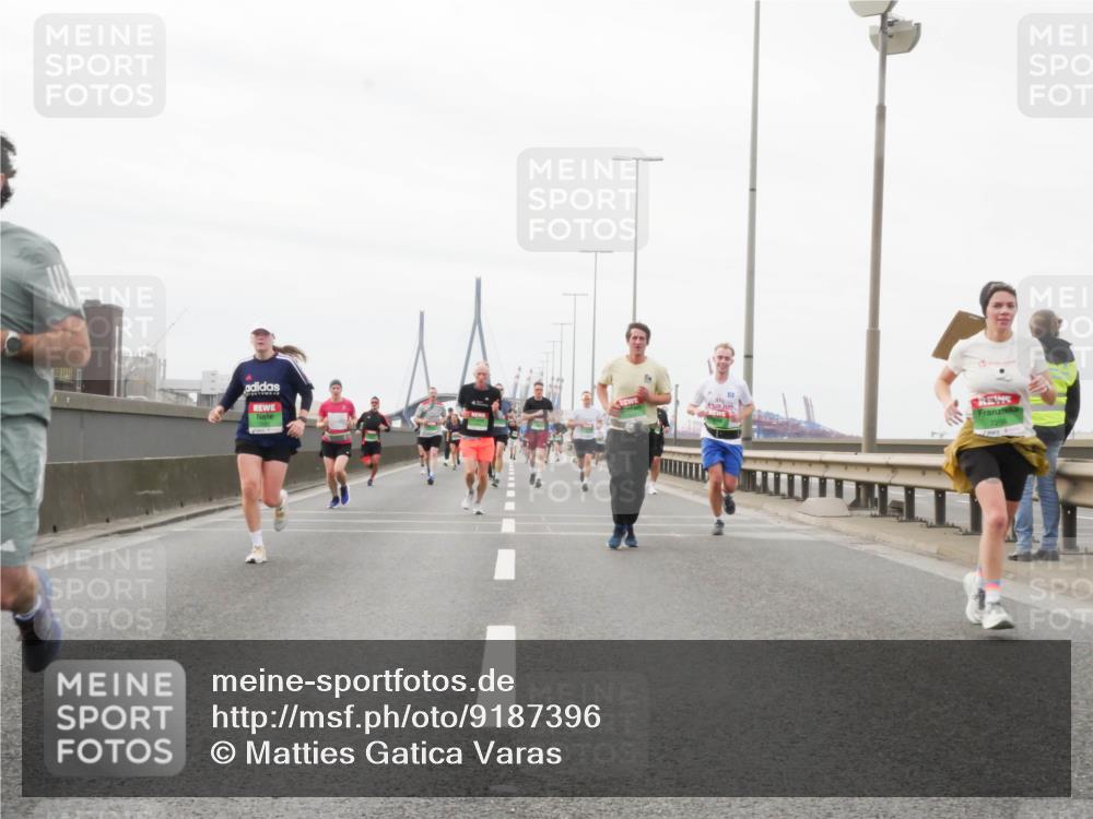 03.10.2025 - Köhlbrandbrückenlauf Matties Gatica Varas http://msf.ph/oto/9187396 03.10.2025 15:50:11 Position 3 7296 meine-sportfotos.de