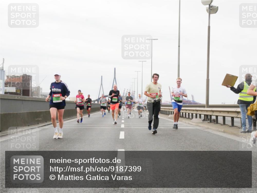 03.10.2025 - Köhlbrandbrückenlauf Matties Gatica Varas http://msf.ph/oto/9187399 03.10.2025 15:50:11 Position 3  meine-sportfotos.de